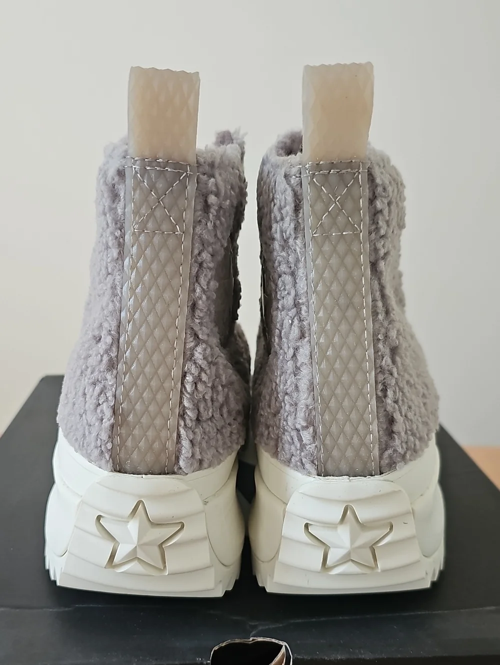 Converse | Run Star Hike Sherpa Sneakers | 7 Men 8.5 Women Grey 40 EUR